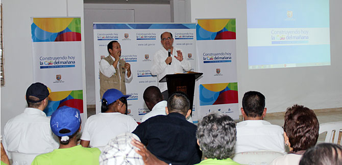 Alcalde muestra en la comuna 7 que la inversi�n social aumenta, con apoyo de la gente
