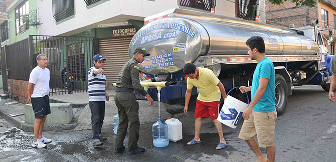 Cuatro corrotanques suplir�n la restricci�n de suministro de agua en el sur
