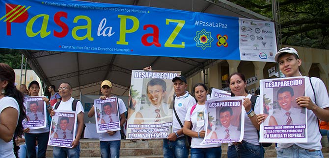 Con voz de rechazo ante los actos de violencia, cale�os conmemoraron el D�a de los Derechos Humanos