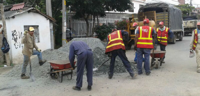 Infraestructura interviene v�a del barrio Brisas de Los �lamos