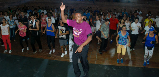 Cale�os y extranjeros disfrutaron el Primer d�a del Festival Mundial de Salsa