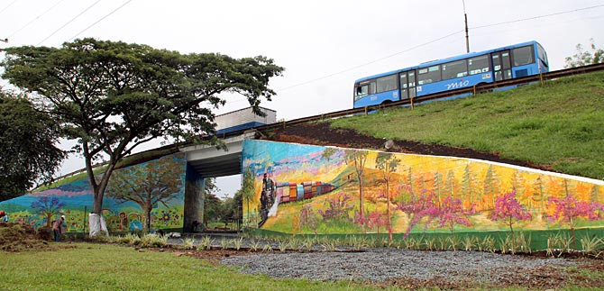 Entregan zona verde de ingreso a Cali por el sur, recuperada con murales y arborizaci�n