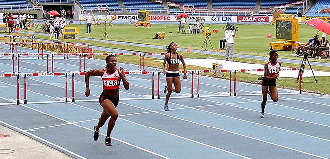 Alcalde entrega el Pascual Guerrero a la organizaci�n del Mundial de Atletismo