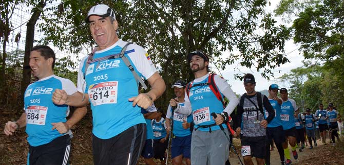 800 corredores de marat�n escalaron Los Farallones de Cali