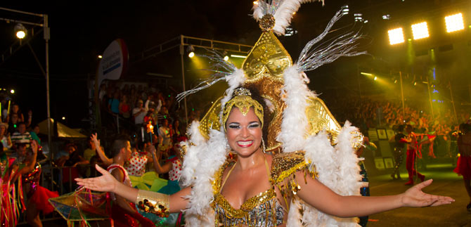 Con 1500 bailarines, artistas nacionales e internacionales, el Sals�dromo abre Feria de Cali