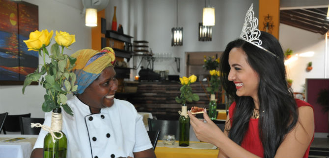 Con recorrido gastron�mico, la reina del turismo inici� su reinado
