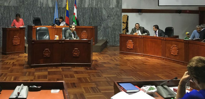 Directora de Hacienda defiende proyecci�n fiscal del Plan de Desarrollo