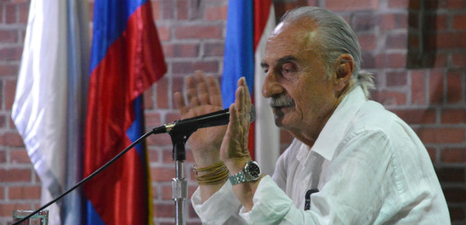 Colombia est� en el momento propicio para la paz: Alfredo Molano