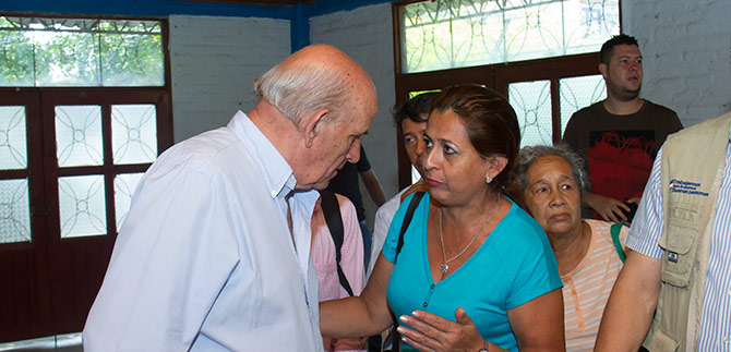 En la comuna 12 Alcalde revis� los proyectos para beneficiar a la comunidad