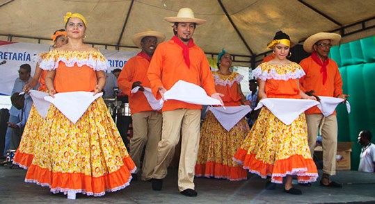 XI Festival de Danzas Folcl�ricas del Distrito de Aguablanca