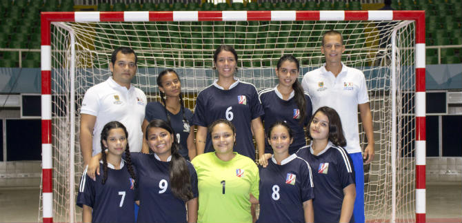 La comuna 10 se alz� con el t�tulo del  balonmano femenino en Juegos Municipales