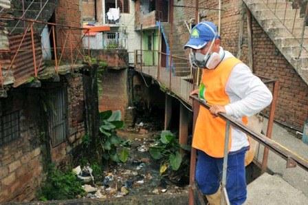 El r�o Ca�averalejo necesita ser rescatado por los cale�os