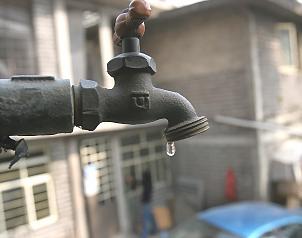 Suspenden 24 horas el servicio de agua en el oriente para mejorar el suministro