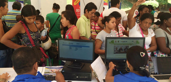Habitantes de la comuna 18 conocieron oferta de Feria de la Alcald�a en tu Barrio