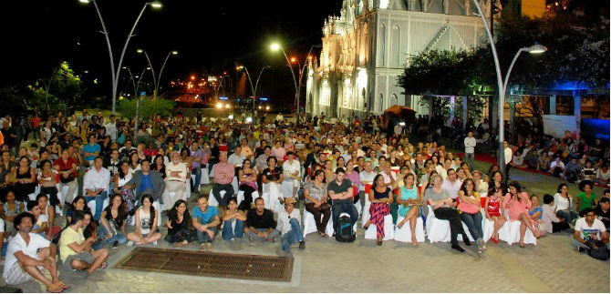Celebran el D�a Mundial de la Poes�a en el Paseo de la Avenida Colombia, este s�bado