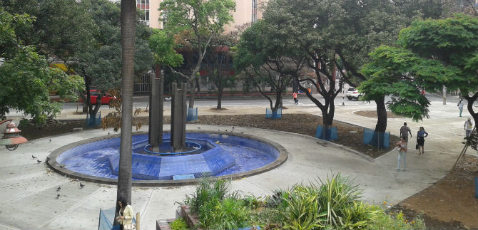 Contin�an los trabajos en la Plazoleta del Correo