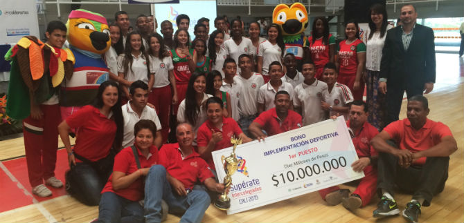 Colegio Inem de Cali Campe�n de los Juegos Sup�rate