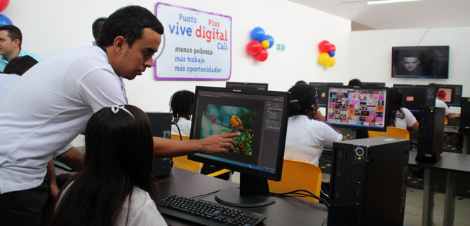 Viceministra de la TIC y Alcalde de Cali entregan nuevo Punto Vive Digital en Desepaz