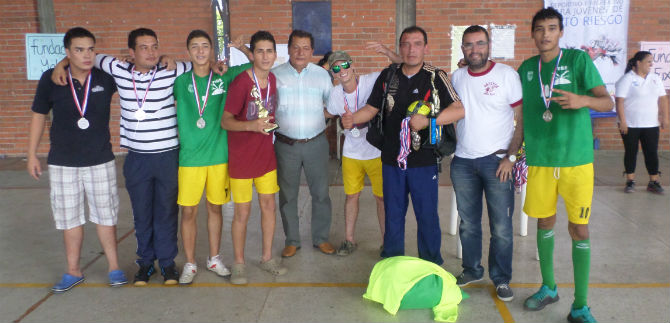 J�venes en alto riesgo participan en torneo deportivo y recreativo