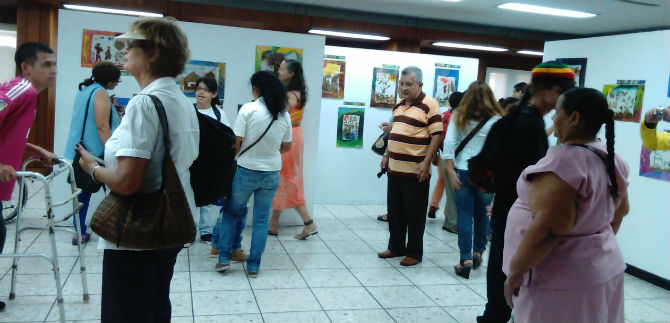 J�venes con discapacidad exponen productos: Manos Creativas sin Barreras