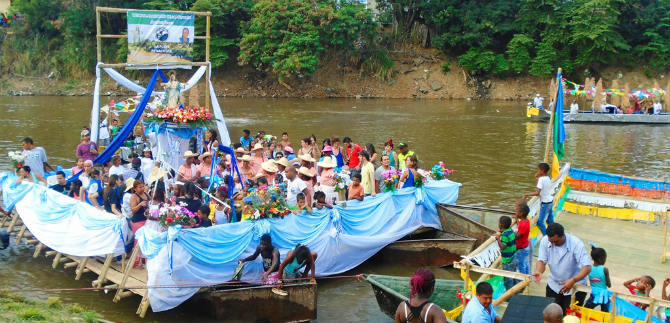 Aguas del r�o Cauca fueron escenario de rogativas con balsada, una tradici�n de 63 a�os