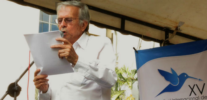 Periodista participa en el Festival Internacional de Poes�a de Cali