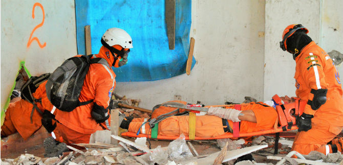 Efect�an simulacro de rescate en �reas de renovaci�n urbana que lidera la Emru