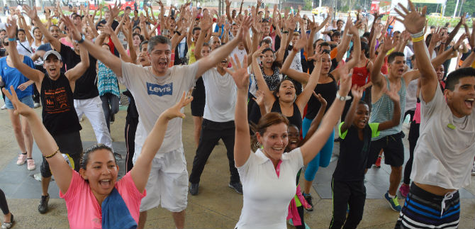 Con sabor y alegr�a contin�an los talleres y clases de salsa