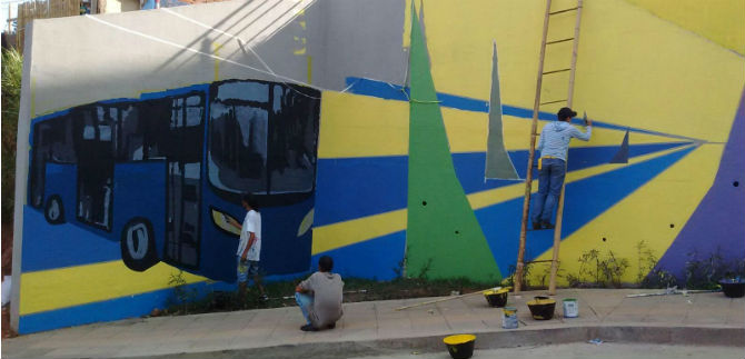 Desmovilizados, sector p�blico y privado pintan de paz la comuna 20
