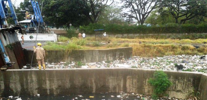 Canales de aguas lluvias est�n llenos de basura, advierte Consejo del Riesgo de Desastres
