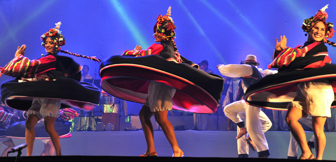 La danza se apoder� de quienes llegaron al Centro de Eventos Valle del Pac�fico