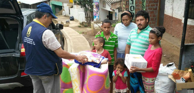 Gobierno cale�o atiende a familia afectada por incendio en Montebello