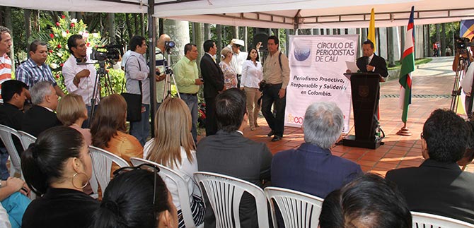 Ofrenda floral y conversatorio el D�a del Periodista
