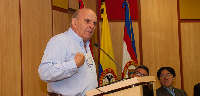 Con justicia y perd�n tenemos que vivir el postconflicto, dijo Armitage en Cumbre Nacional por la Paz