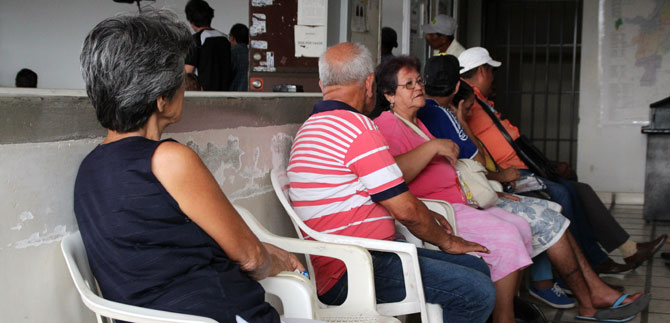 Adultos mayores se benefician del proyecto Centro D�a en San Miguel