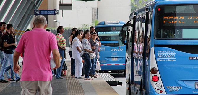 Colaboradores del MIO se capacitan para atender bien al usuario