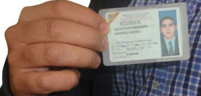 Poblaci�n v�ctima del conflicto recibe libreta militar gratuitamente