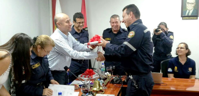 Bomberos ascendidos en Bogot� reciben exaltaci�n de parte de la Alcald�a