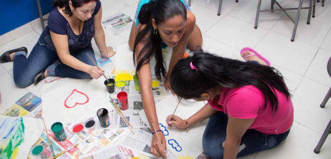 Graduaci�n de 98 madres y padres del programa de paz: Yo no par� para la muerte