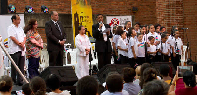 L�deres religiosos participaron en la �Oraci�n por Cali�