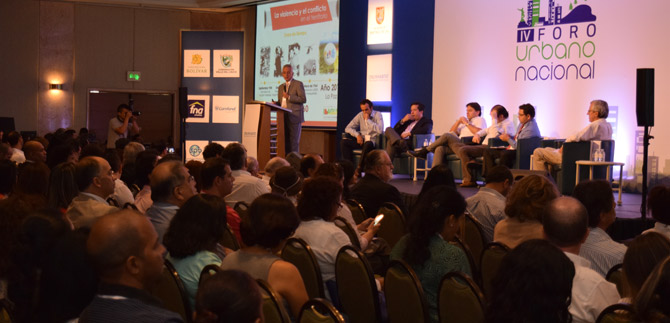 Con masiva asistencia transcurri� el IV Foro Urbano Nacional en Cali
