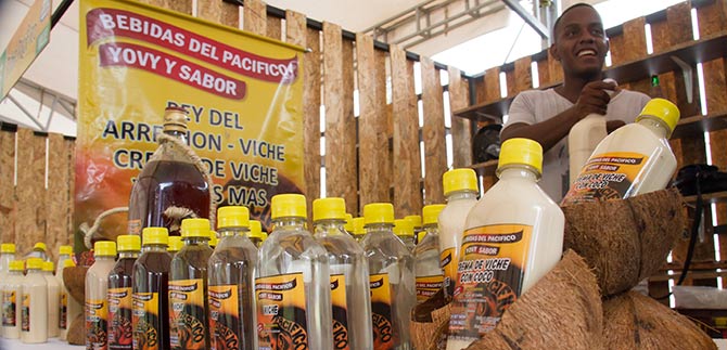 El viche es el rey de las bebidas del pac�fico