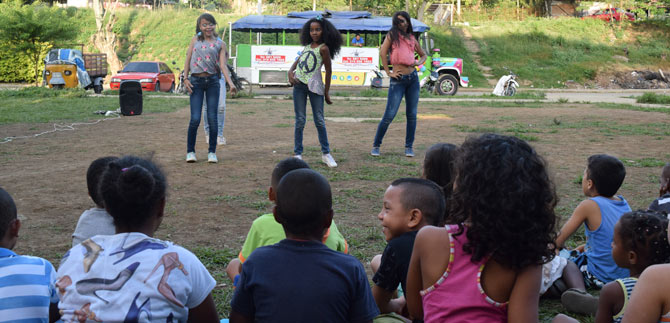 Con m�sica y arte j�venes rompieron fronteras invisibles