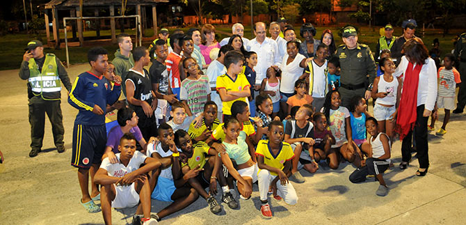 En la comuna 14 resaltan mejoramiento en seguridad, gracias al cambio de iluminaci�n en sus parques