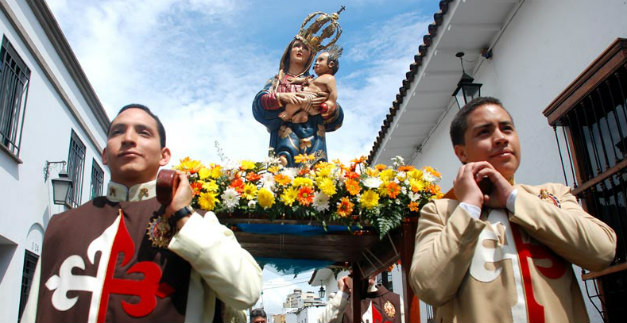 Cale�os vivieron la Misa de mi Pueblo