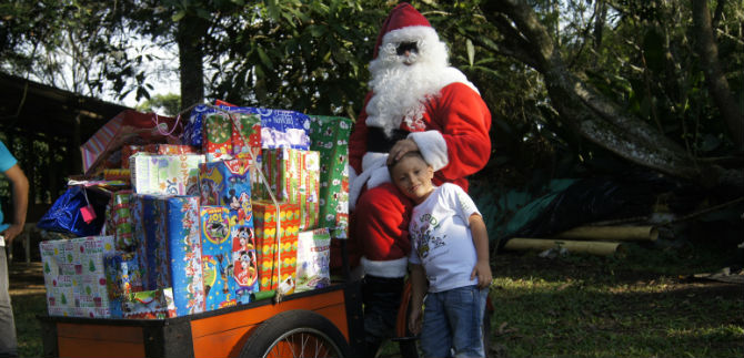 Dagma celebr� la Navidad con ni�os de las comunas 15 y 21