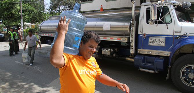 Avanza plan de contingencia por suspensi�n de suministro de agua en 4 comunas de Cali