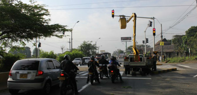 Dada al servicio nueva intersecci�n semaforizada en la calle 25 con carrera 125