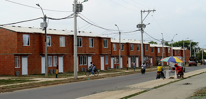 Sigue reubicaci�n de familias con Plan Jarill�n de Cali; sortean ubicaci�n de 120 casas