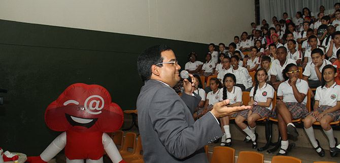 Llega a las instituciones educativas el programa En TIC Conf�o